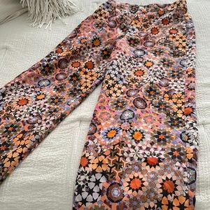 Anthropology flared leg, 4, so cute and flowy, good condition, smoke fre…